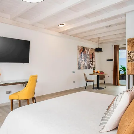 Etti - Paradise La Roca Lajita